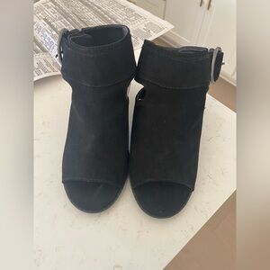 Elegant Black Women's Shoes New without tag